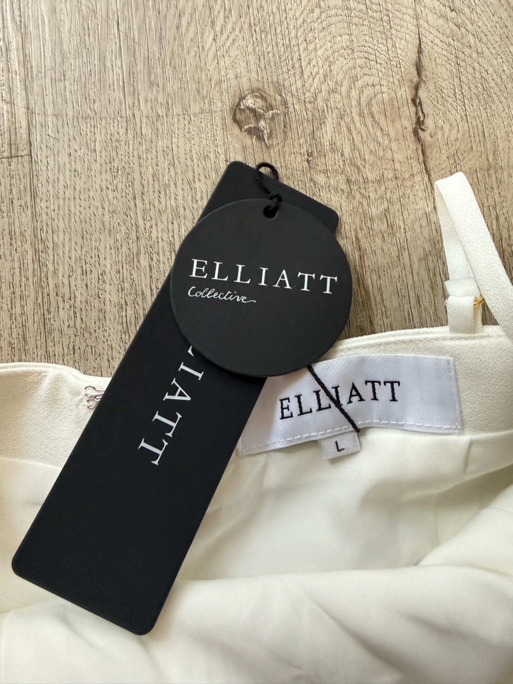 elliatt stella white 3d floral applique A-line bridal maxi gown dress large NEW - Picture 10 of 13